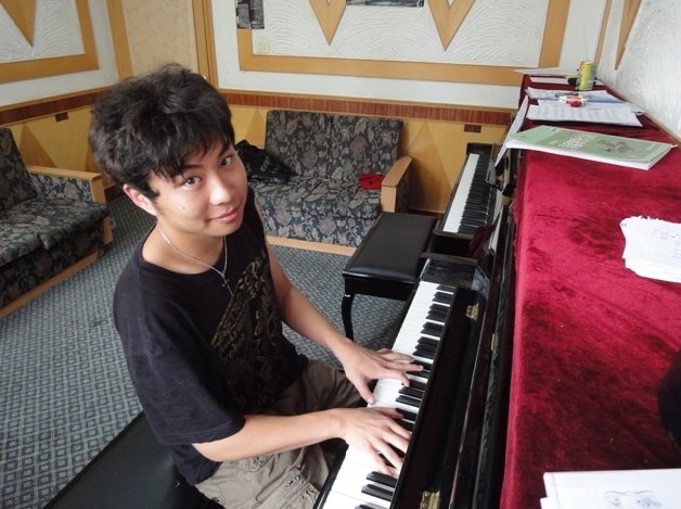 云南昆明專業鋼琴教師邱一峰