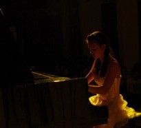 云南昆明專業(yè)鋼琴教師文靖